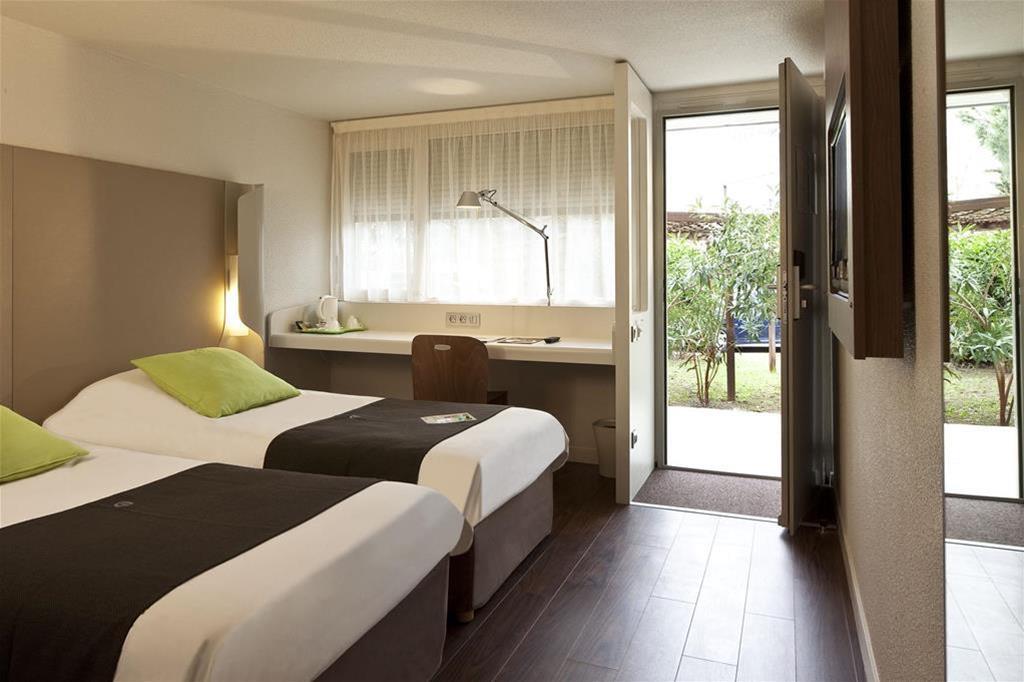 Hotel Campanile Arles Zimmer foto