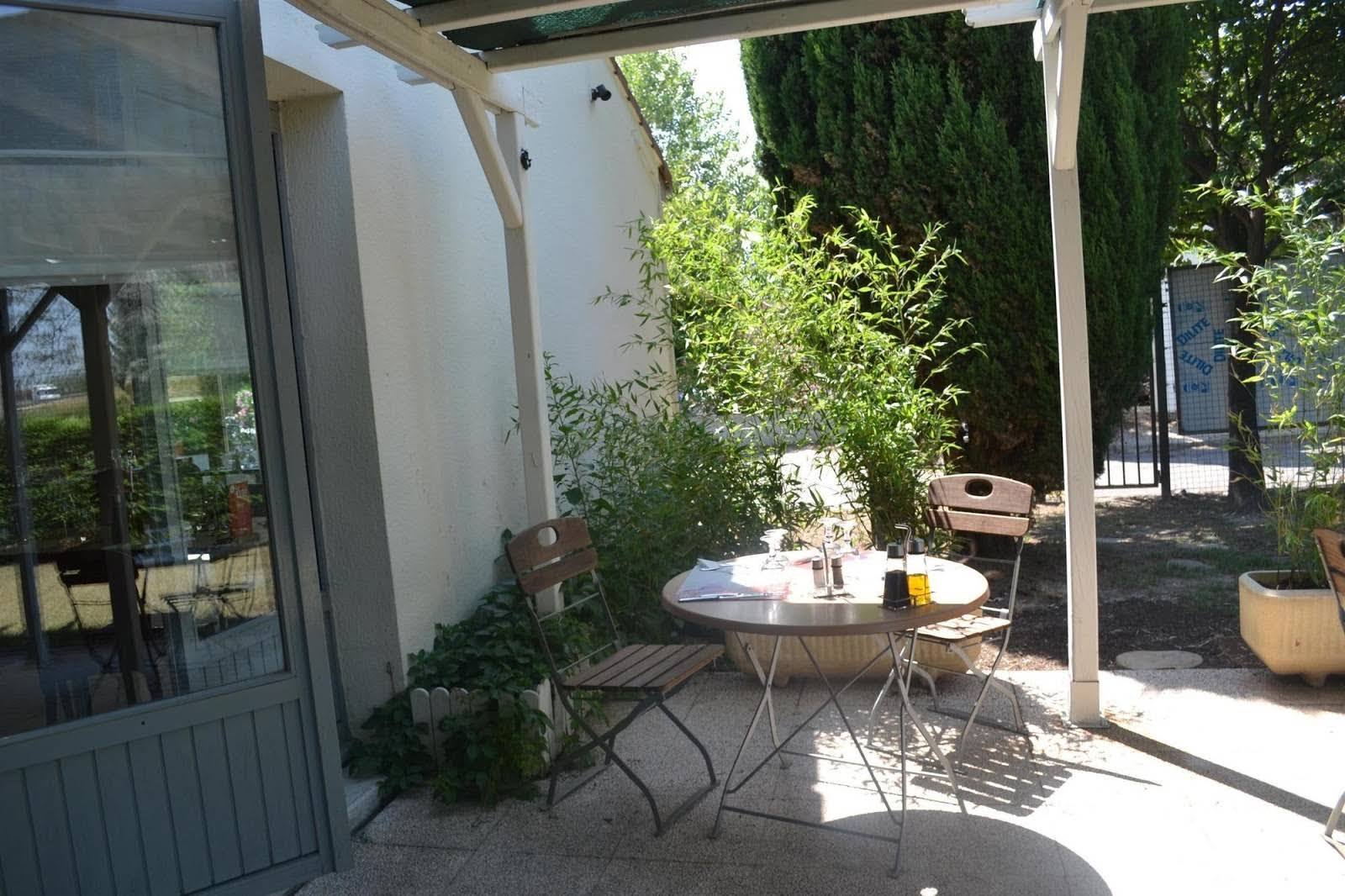 Hotel Campanile Arles Exterior foto